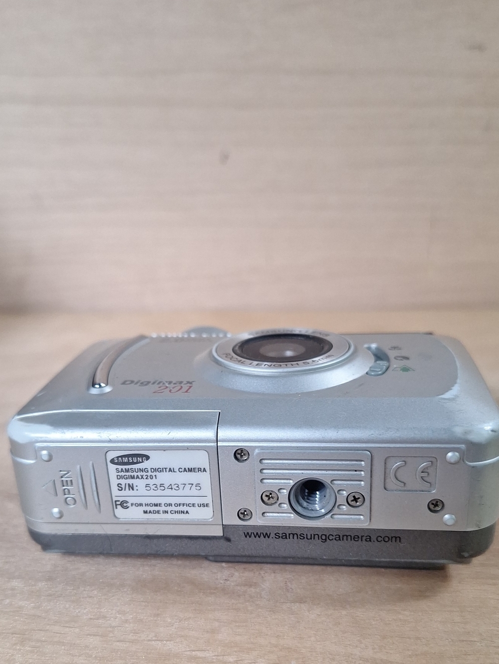 Vintage Samsung Digimax 201 digital camera Selling For Parts - Picture 2 of 6
